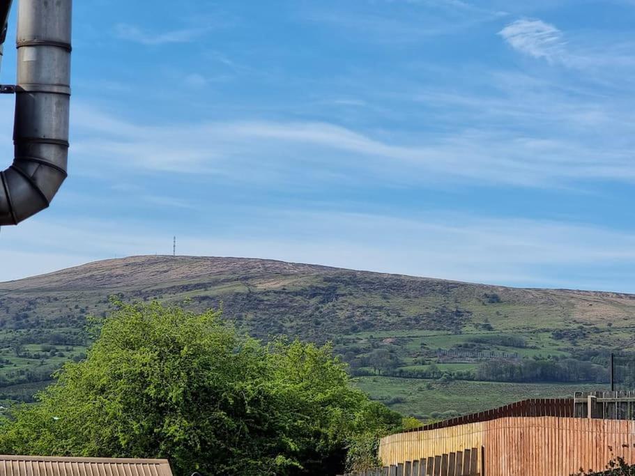 Spacious House City Skyline And Mountain Views Close Too Belfast Centre And Airports Free Parking Exteriér fotografie