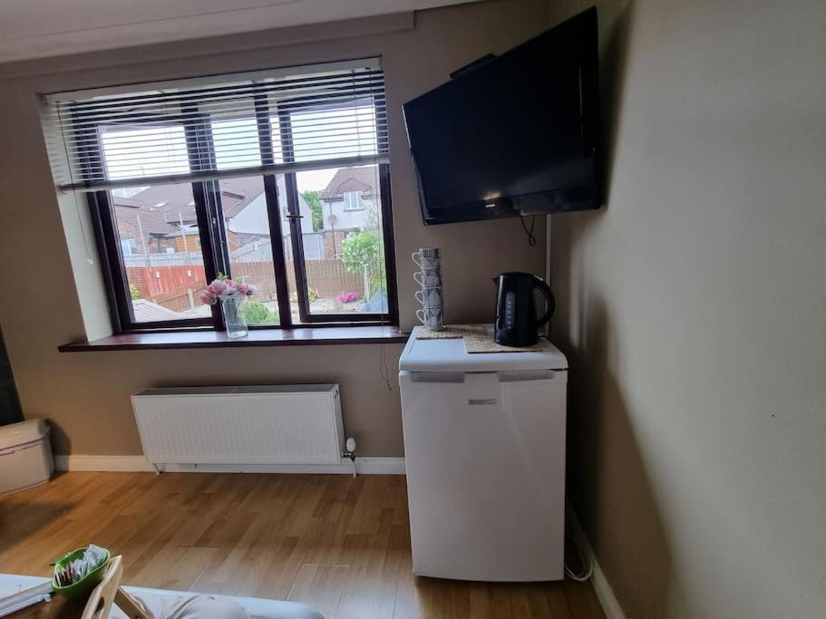 Spacious House City Skyline And Mountain Views Close Too Belfast Centre And Airports Free Parking Exteriér fotografie