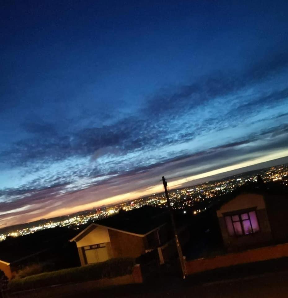 Spacious House City Skyline And Mountain Views Close Too Belfast Centre And Airports Free Parking Exteriér fotografie